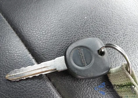 2001 Chevrolet Silverado 1500 из США, поврежденный, VIN 1GCEC14W11Z111266